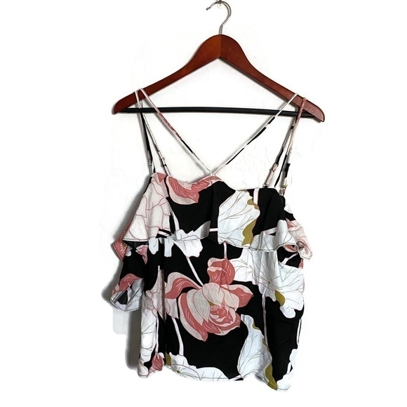 NWT Cupcakes and Cashmere Bixby Floral Top - Picture 3 of 6